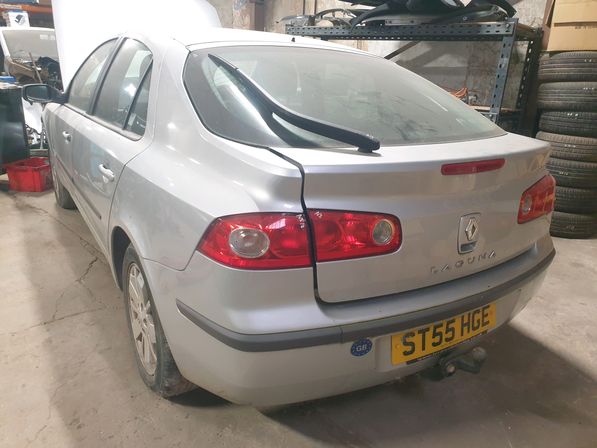 Breaking Renault Laguna                                 2005 Front Right