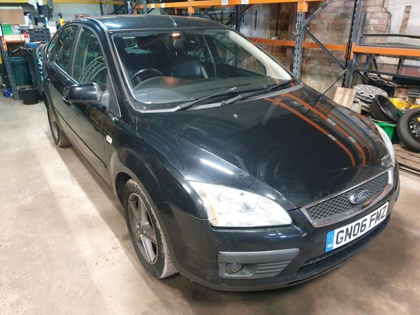 Breaking Ford Focus                                 2006 Front Right