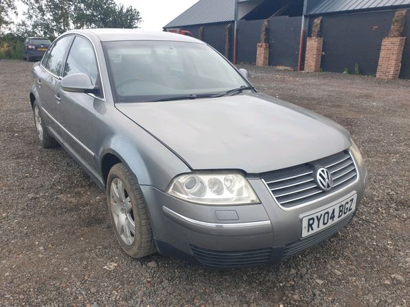 Breaking VW Passat                                 2004 Front Right