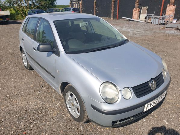 Breaking VW Polo                                 2002 Front Right