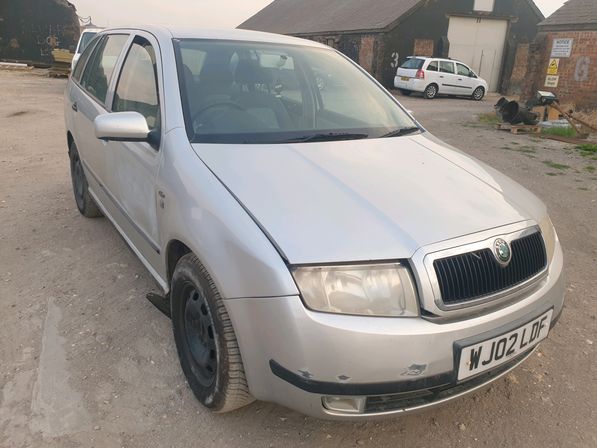 Breaking Skoda Fabia                                 2002 Front Right