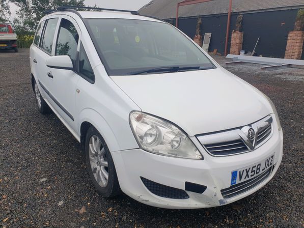 Breaking Vauxhall Zafira                                 2008 Front Right