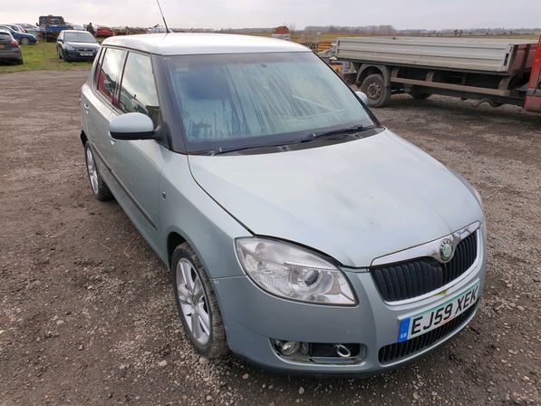 Breaking Skoda Fabia                                 2009 Front Right