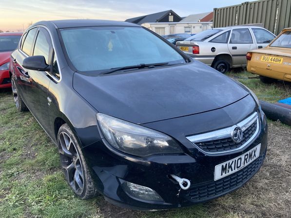 Breaking Vauxhall Astra                                 2010 Front Right