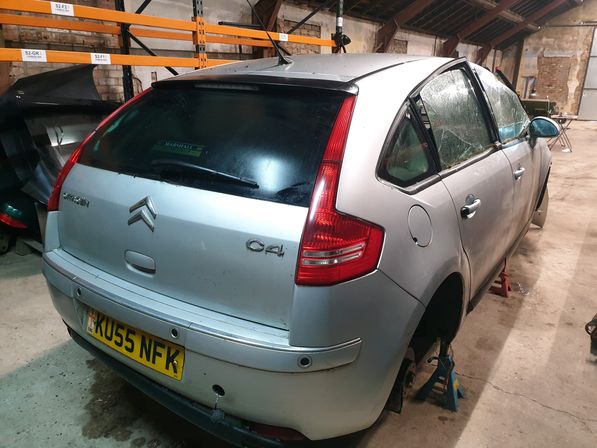 Breaking Citroen C4                                 2005 Front Right