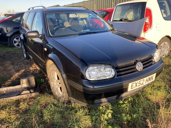 Breaking VW Golf                                 2002 Front Right