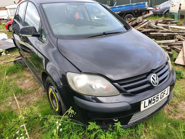 Breaking VW Golf Plus                                 2005 Front Right