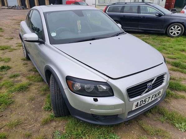 Breaking Volvo C30                                 2007 Front Right