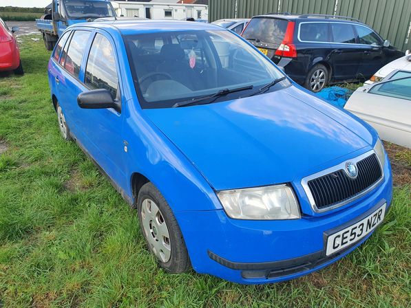 Breaking Skoda Fabia                                 2003 Front Right
