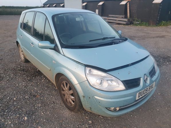 Breaking Renault Scenic                                 2009 Front Right